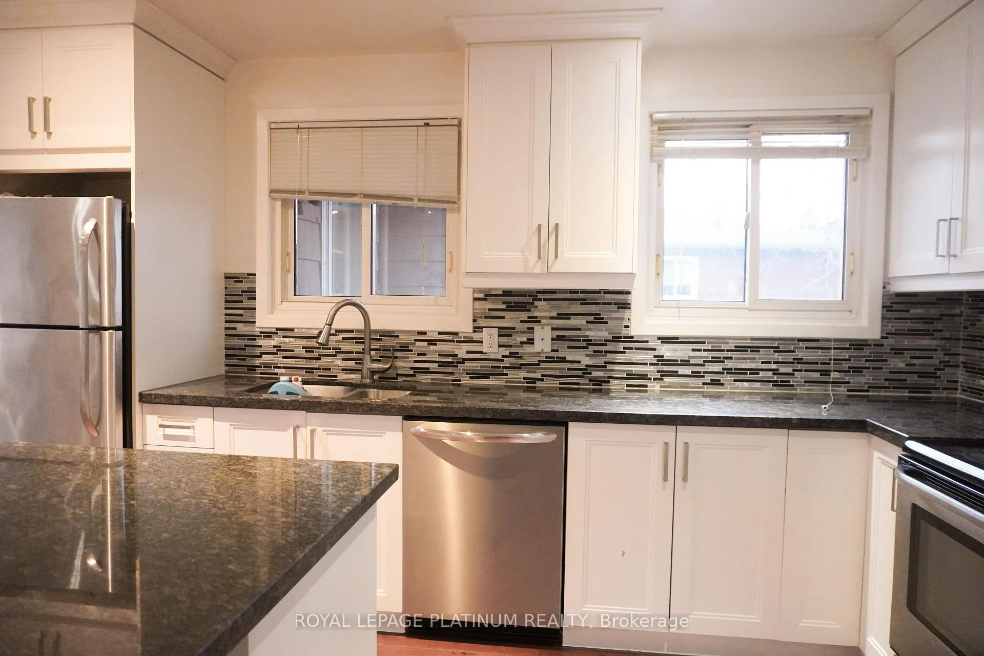 Photo 10 of 805 Krosno Boulevard, Pickering, Bay Ridges — HOMEH