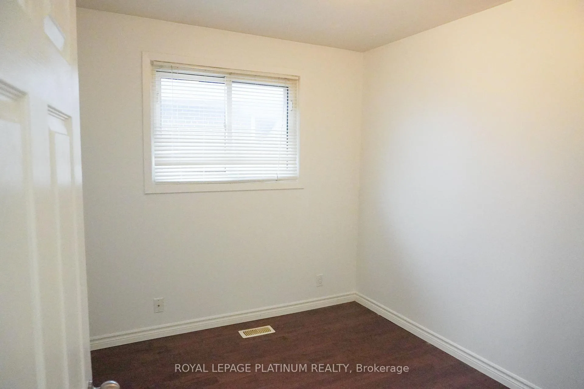 Photo 11 of 805 Krosno Boulevard, Pickering, Bay Ridges — HOMEH