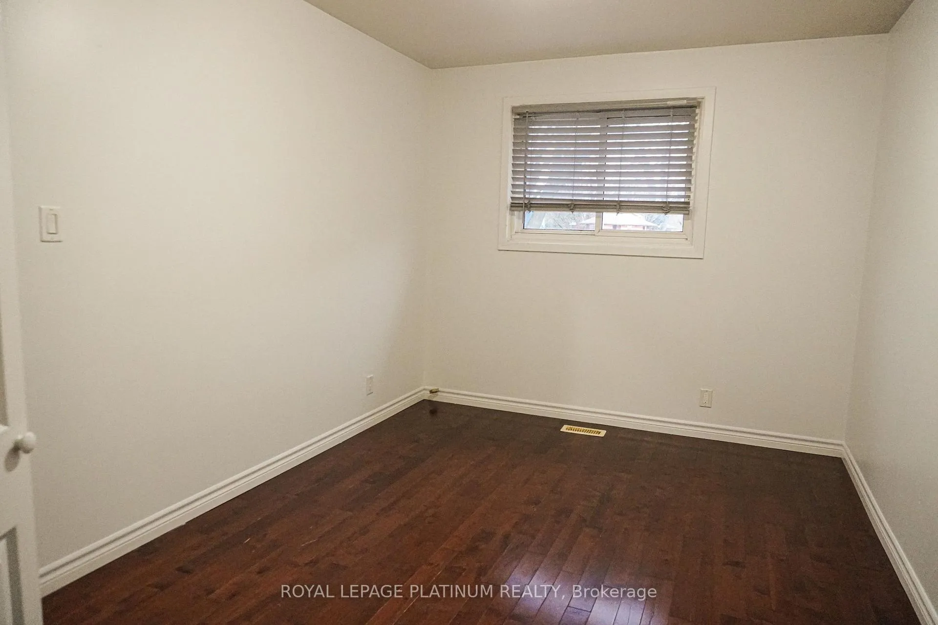 Photo 17 of 805 Krosno Boulevard, Pickering, Bay Ridges — HOMEH