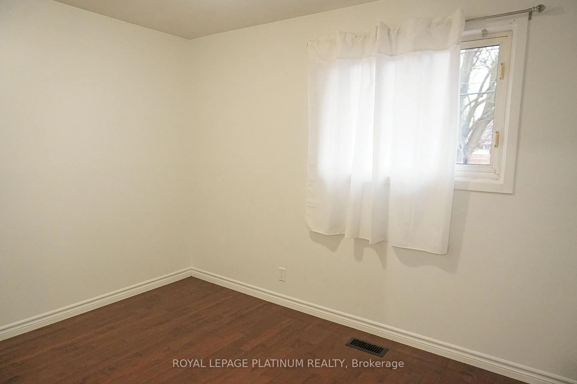 Photo 18 of 805 Krosno Boulevard, Pickering, Bay Ridges — HOMEH