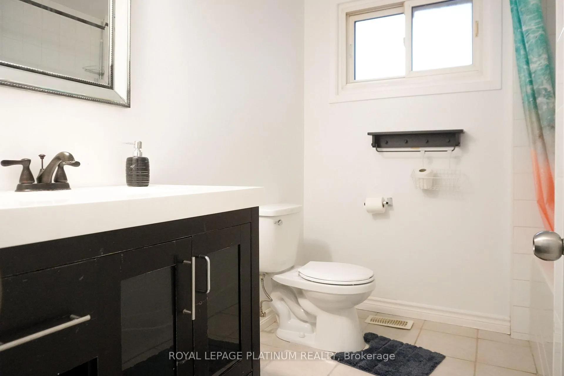 Photo 21 of 805 Krosno Boulevard, Pickering, Bay Ridges — HOMEH