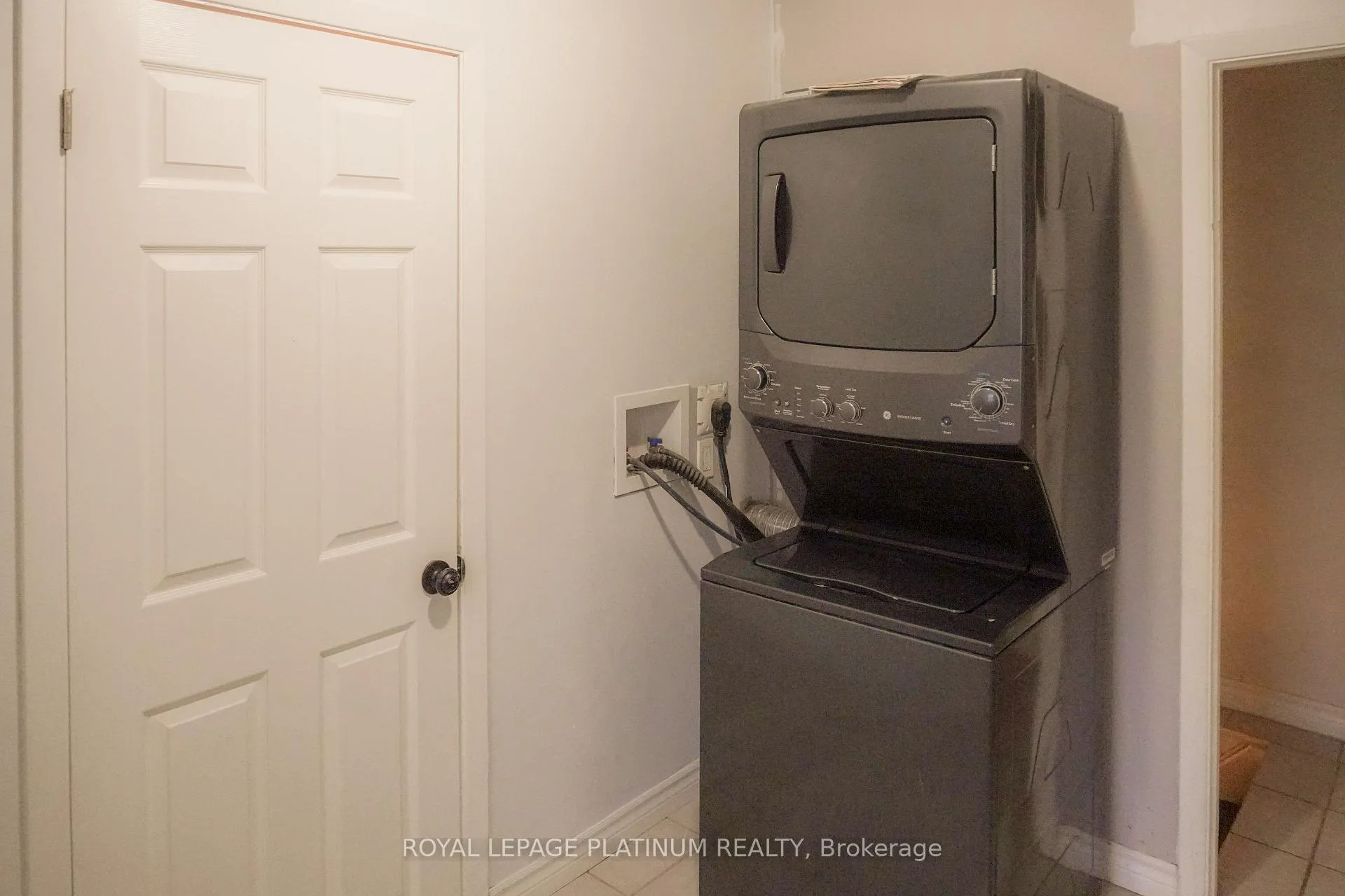 Photo 26 of 805 Krosno Boulevard, Pickering, Bay Ridges — HOMEH