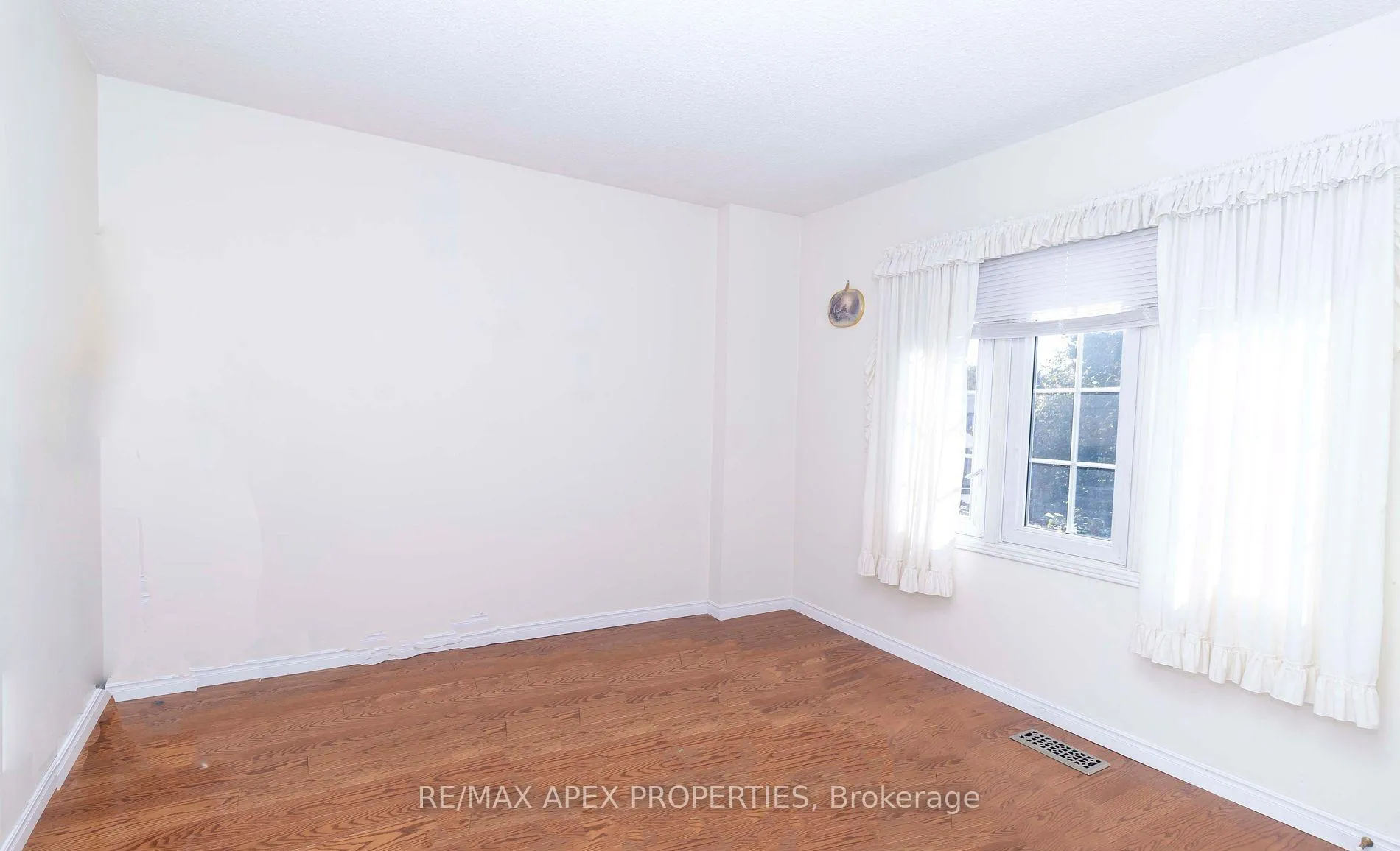 Photo 10 of 51 Jason Drive, Whitby, Pringle Creek — HOMEH