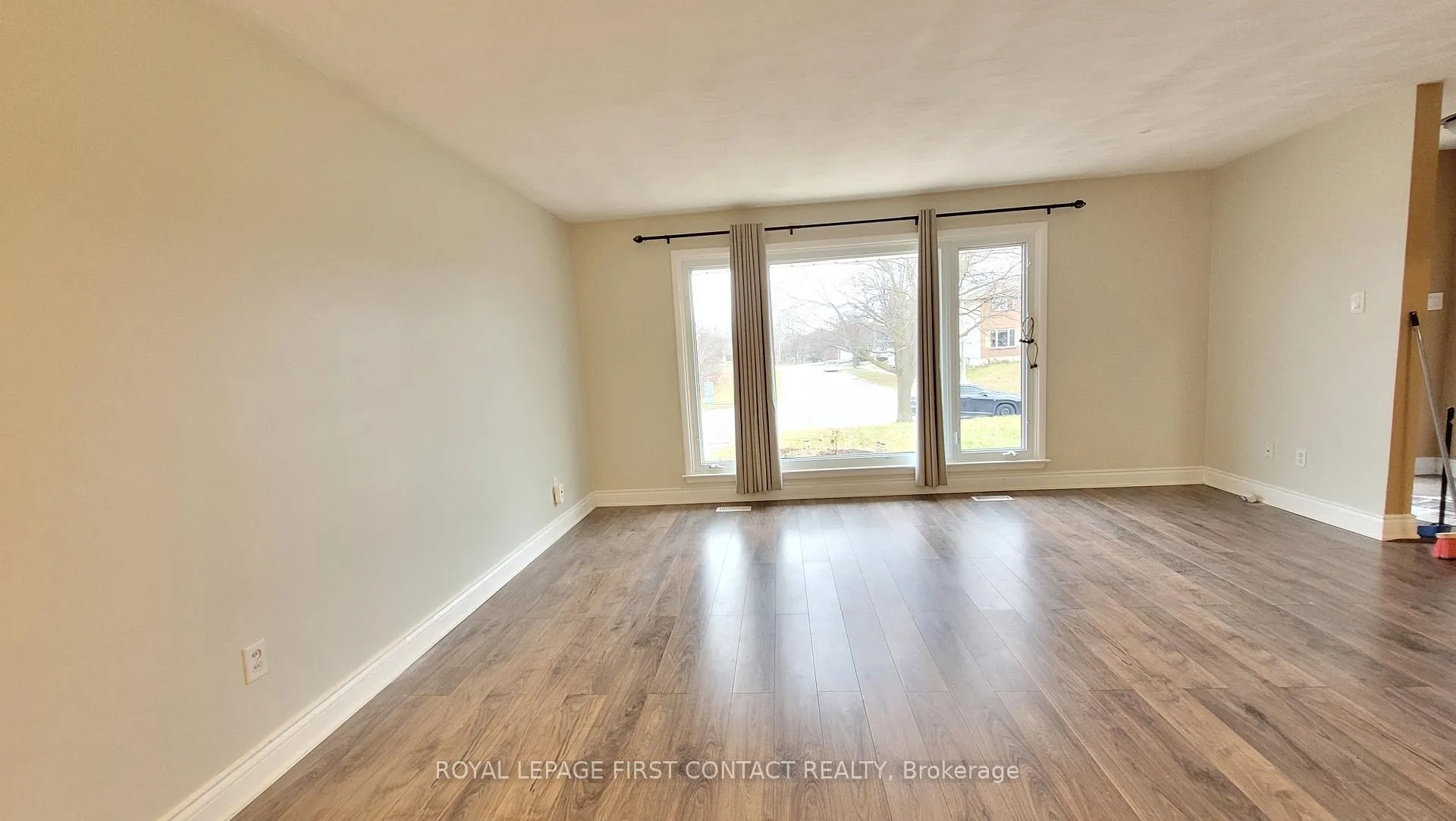 Photo 7 of 124 Rose Street, Barrie, 400 East — HOMEH