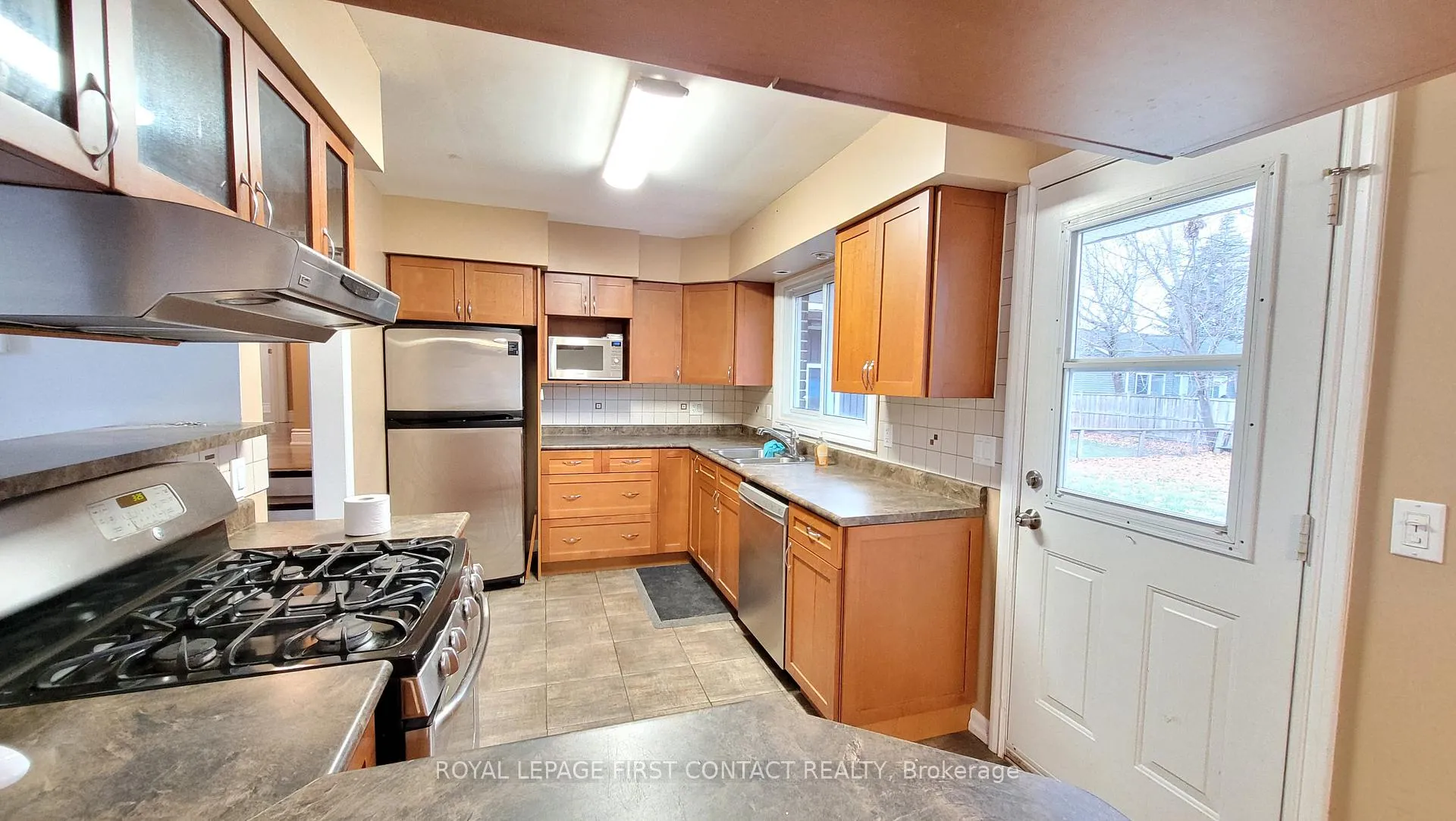 Photo 8 of 124 Rose Street, Barrie, 400 East — HOMEH