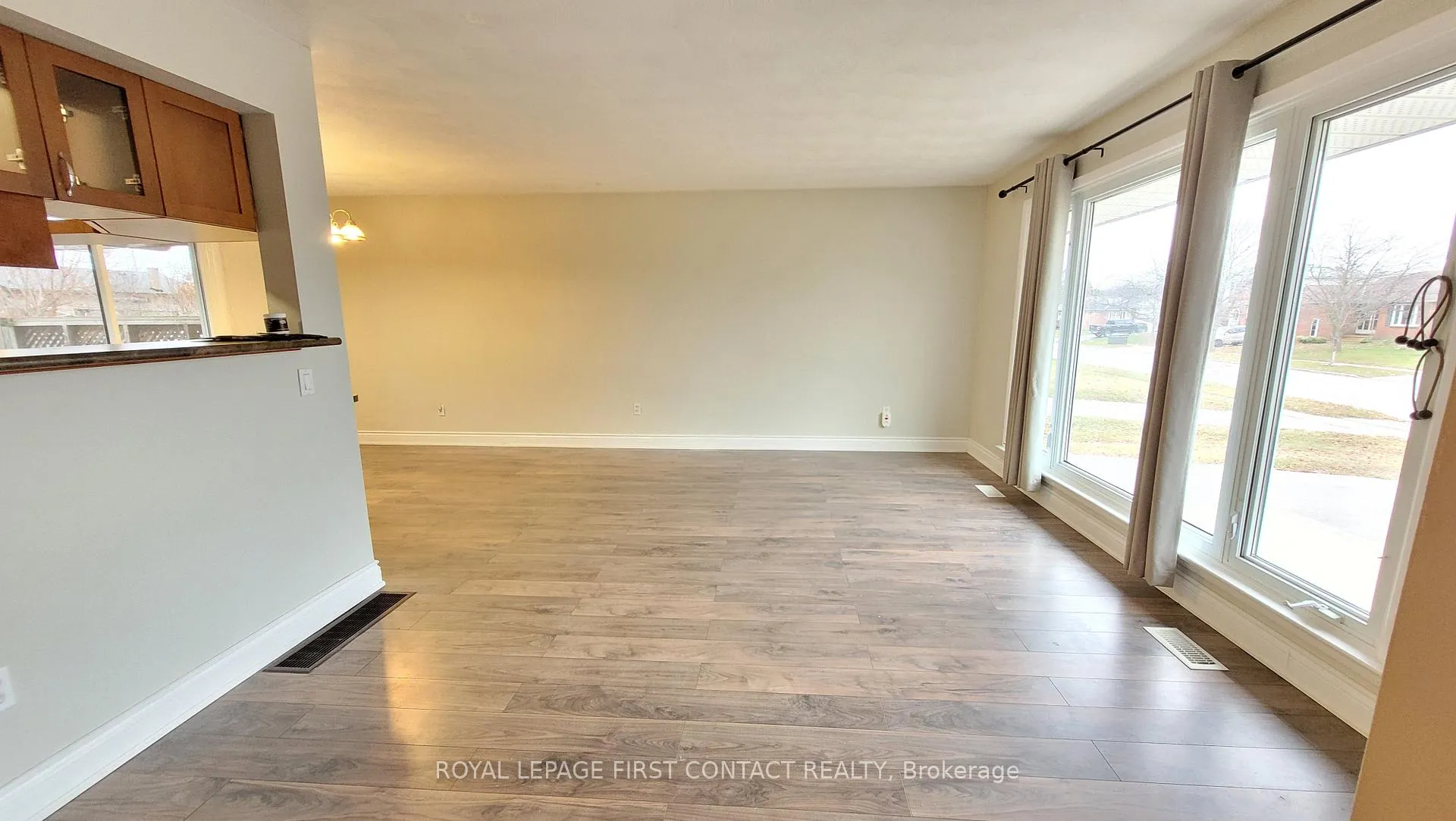 Photo 9 of 124 Rose Street, Barrie, 400 East — HOMEH