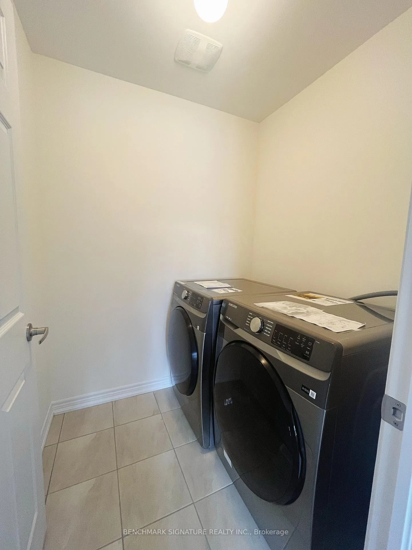 Photo 11 of 2859 Albatross Way, Pickering, Rural Pickering — HOMEH