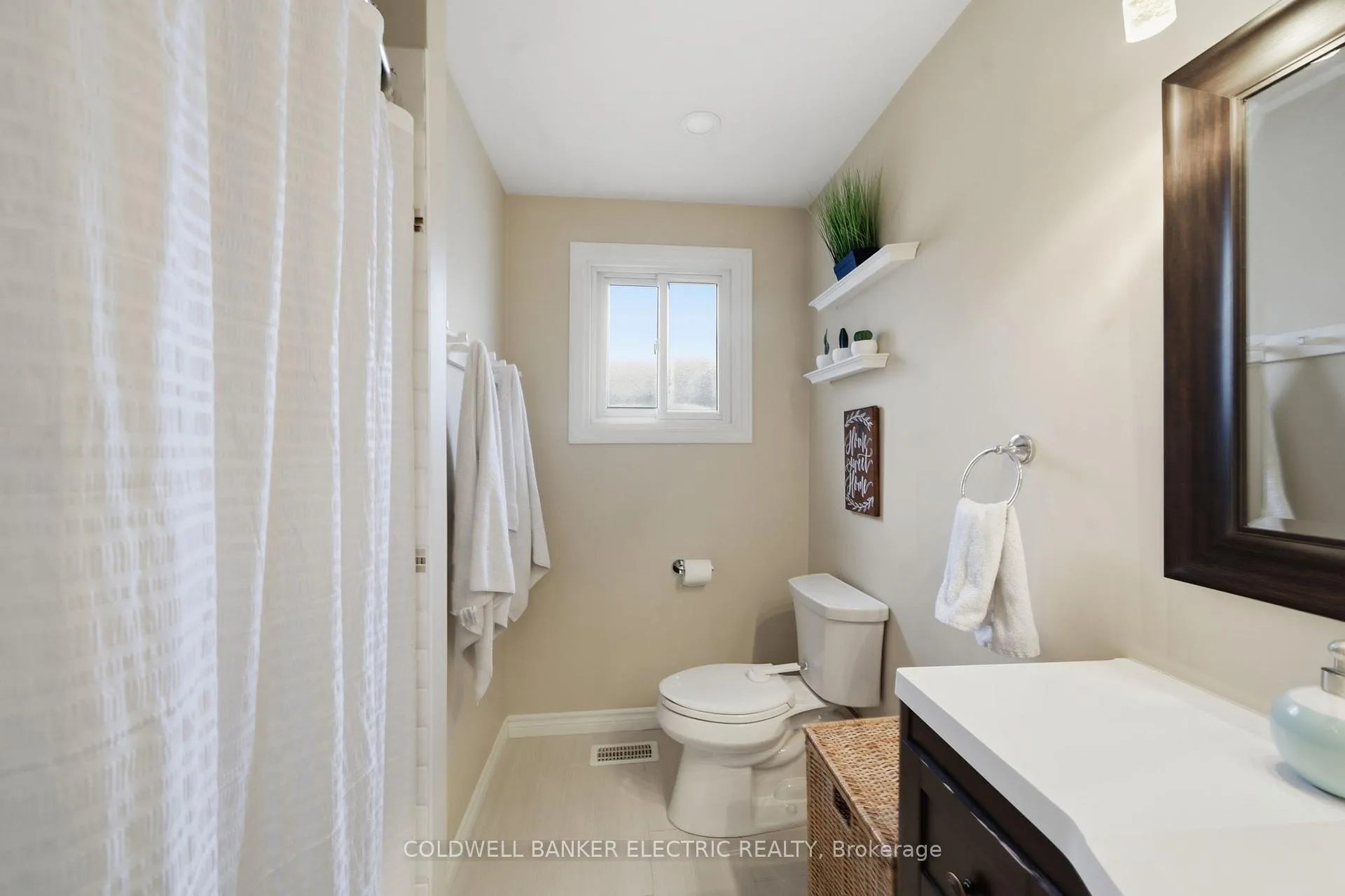 Photo 15 of 1673 Redwood Drive, Peterborough, Monaghan Ward 2 — HOMEH