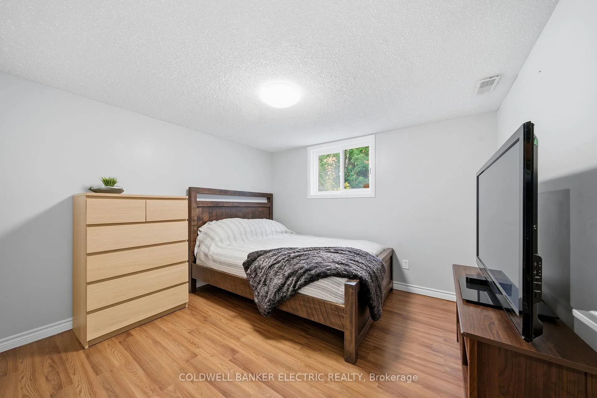 Photo 24 of 1673 Redwood Drive, Peterborough, Monaghan Ward 2 — HOMEH