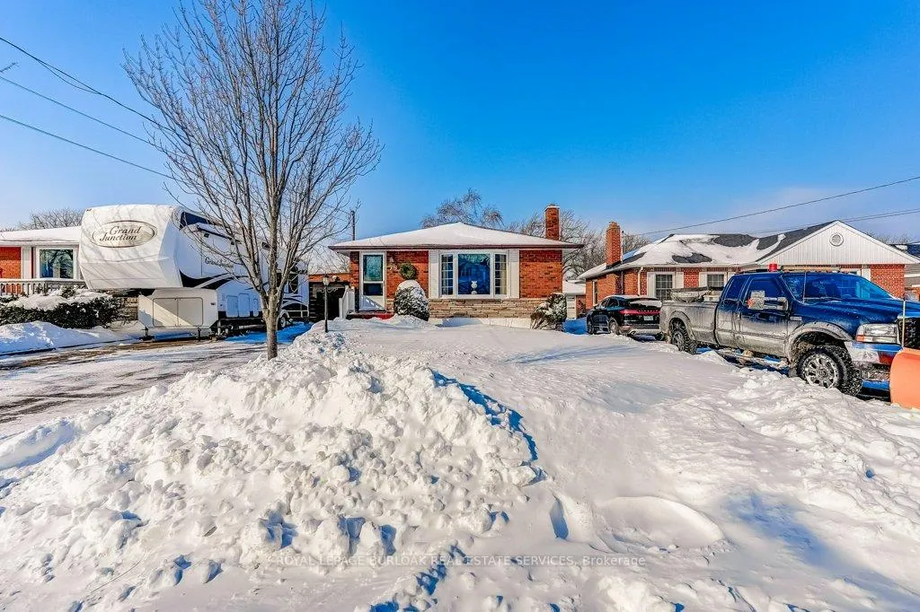 Photo 2 of 79 Fairview Road, Grimsby, Grimsby Beach — HOMEH