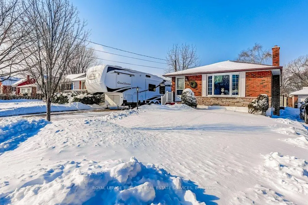 Photo 3 of 79 Fairview Road, Grimsby, Grimsby Beach — HOMEH