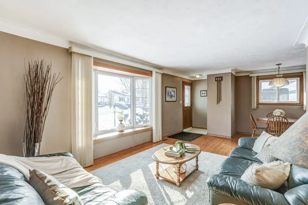Photo 5 of 79 Fairview Road, Grimsby, Grimsby Beach — HOMEH