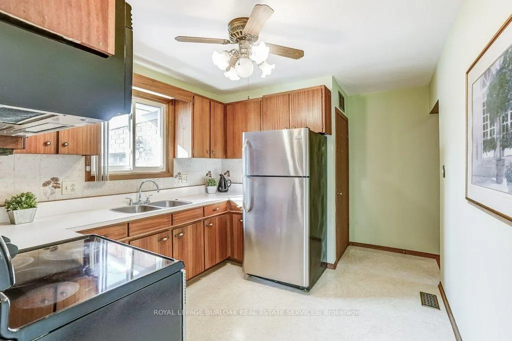 Photo 9 of 79 Fairview Road, Grimsby, Grimsby Beach — HOMEH
