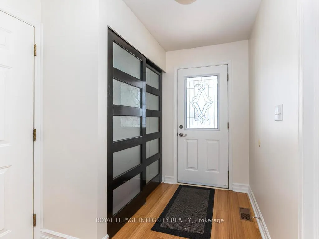 Photo 3 of 223 Willow Creek Circle, Ottawa, Barrhaven - Strandherd — HOMEH