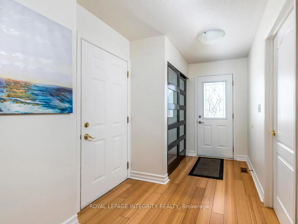Photo 4 of 223 Willow Creek Circle, Ottawa, Barrhaven - Strandherd — HOMEH