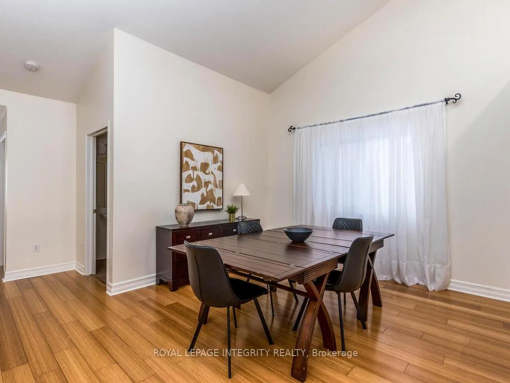 Photo 5 of 223 Willow Creek Circle, Ottawa, Barrhaven - Strandherd — HOMEH