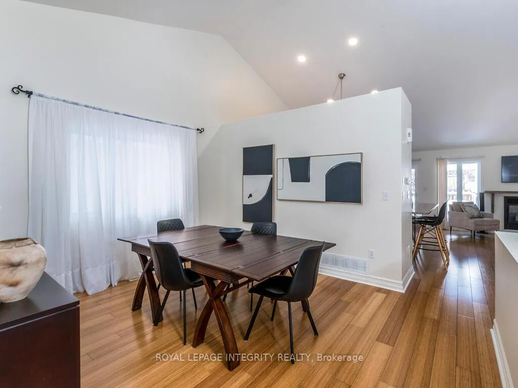 Photo 6 of 223 Willow Creek Circle, Ottawa, Barrhaven - Strandherd — HOMEH