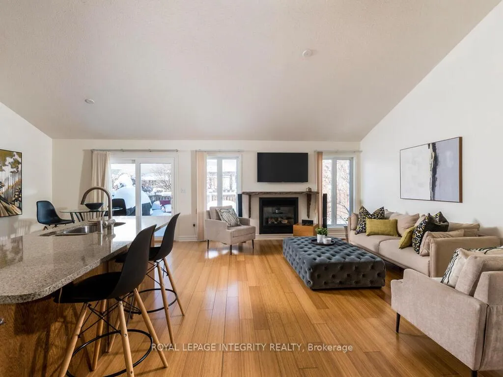 Photo 7 of 223 Willow Creek Circle, Ottawa, Barrhaven - Strandherd — HOMEH