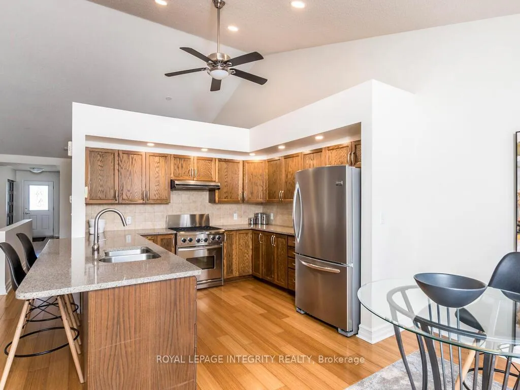 Photo 15 of 223 Willow Creek Circle, Ottawa, Barrhaven - Strandherd — HOMEH