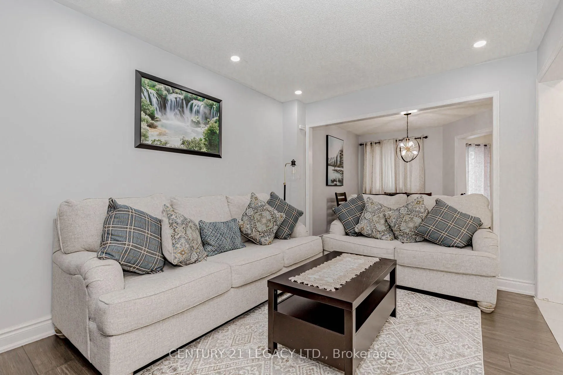 Photo 5 of 36 Valonia Drive, Brampton, Brampton North — HOMEH