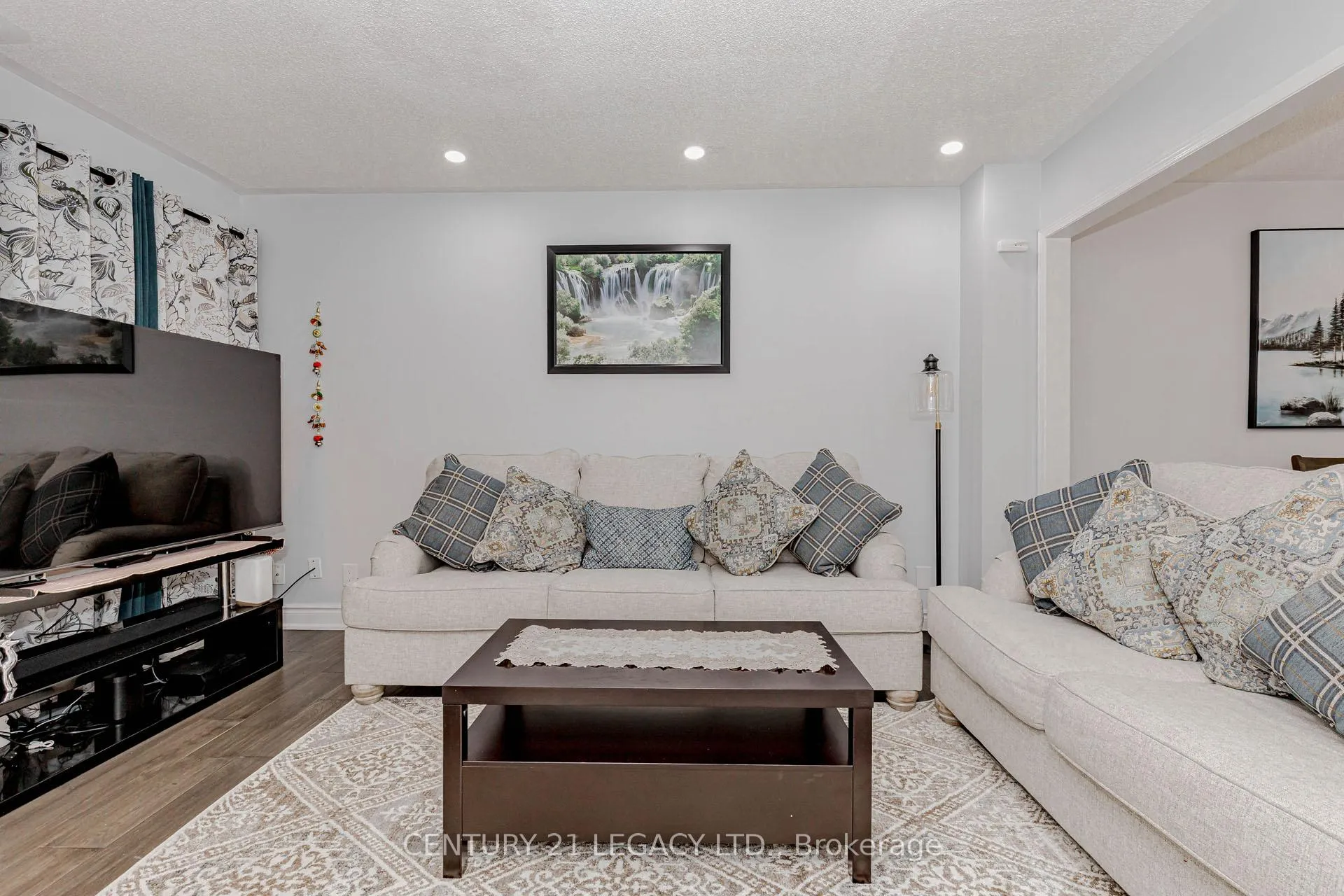 Photo 6 of 36 Valonia Drive, Brampton, Brampton North — HOMEH