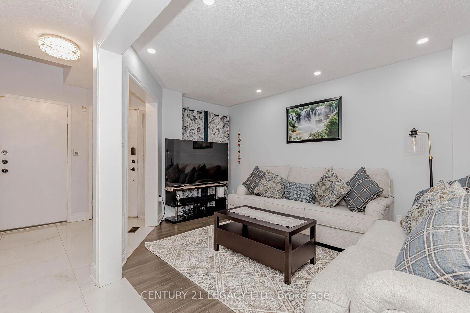 Photo 7 of 36 Valonia Drive, Brampton, Brampton North — HOMEH