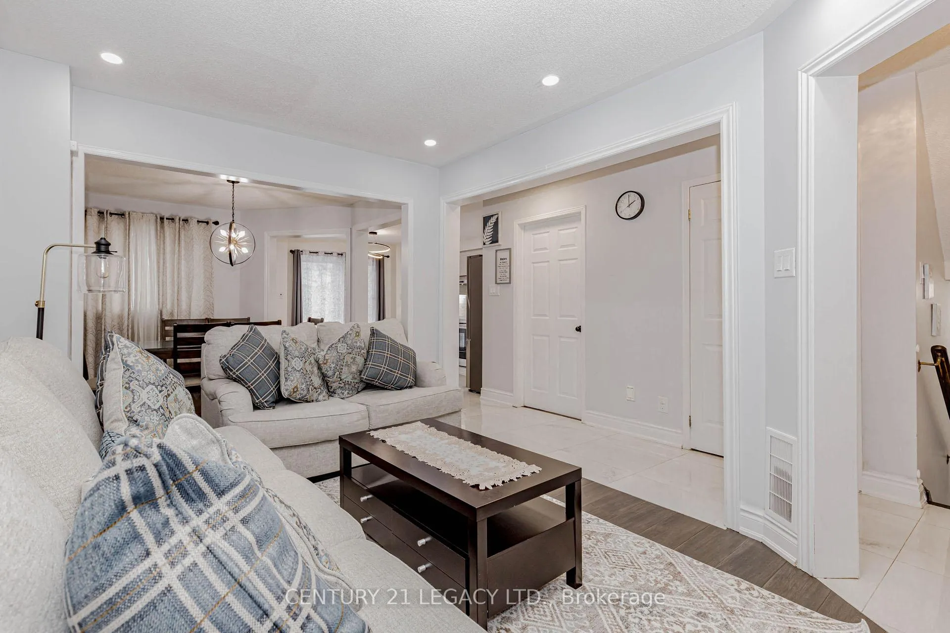 Photo 8 of 36 Valonia Drive, Brampton, Brampton North — HOMEH