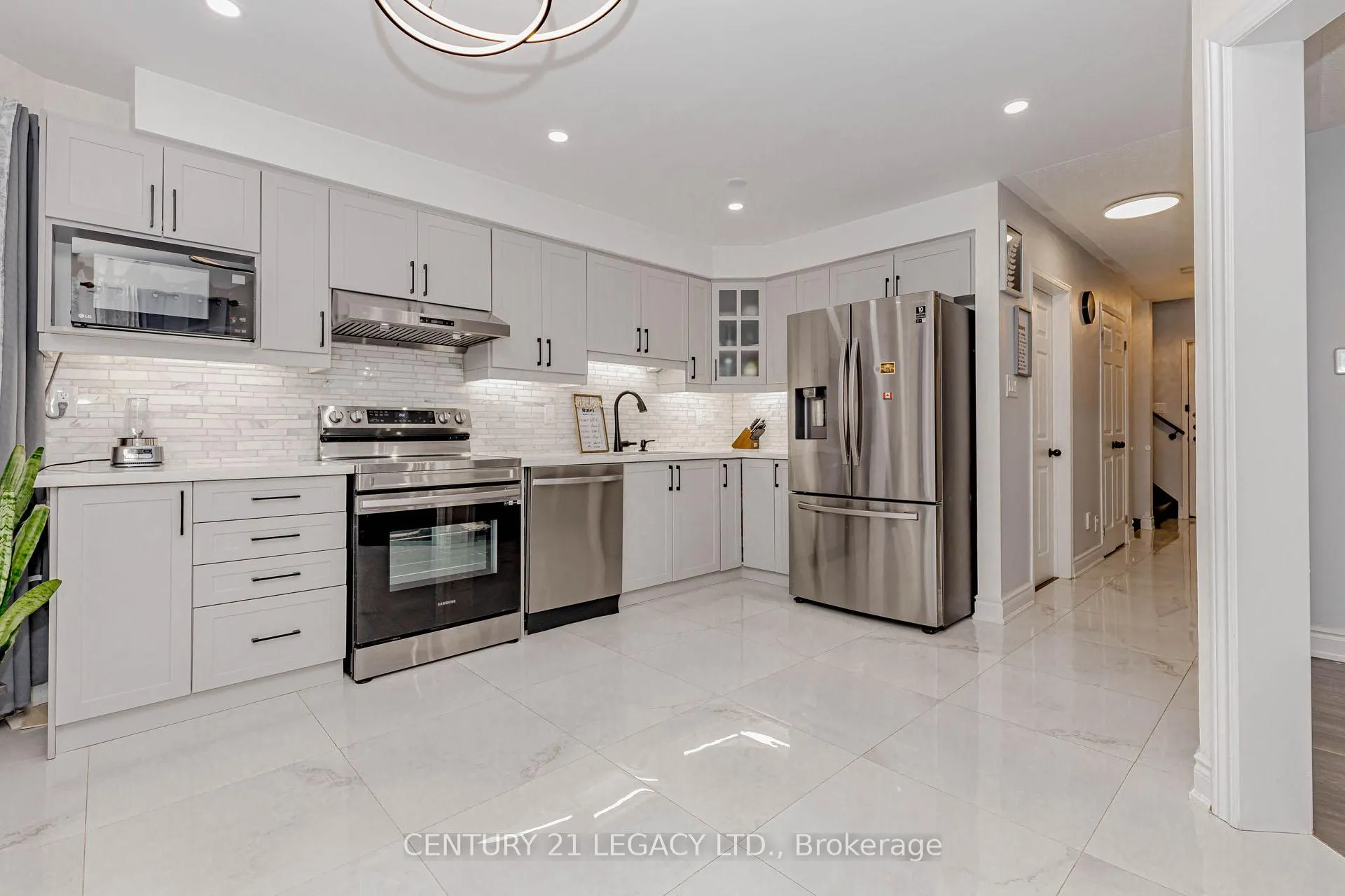 Photo 15 of 36 Valonia Drive, Brampton, Brampton North — HOMEH