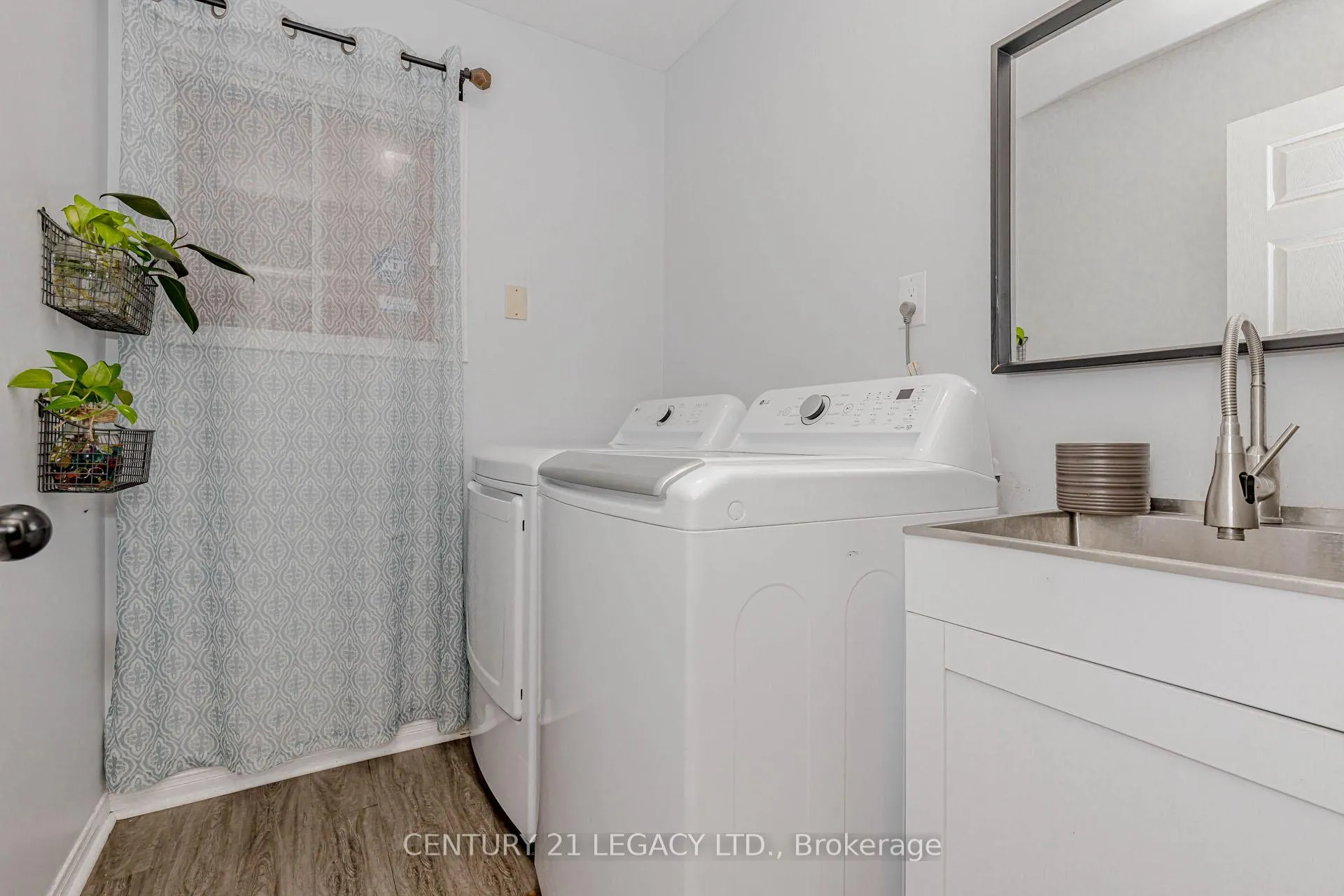 Photo 23 of 36 Valonia Drive, Brampton, Brampton North — HOMEH
