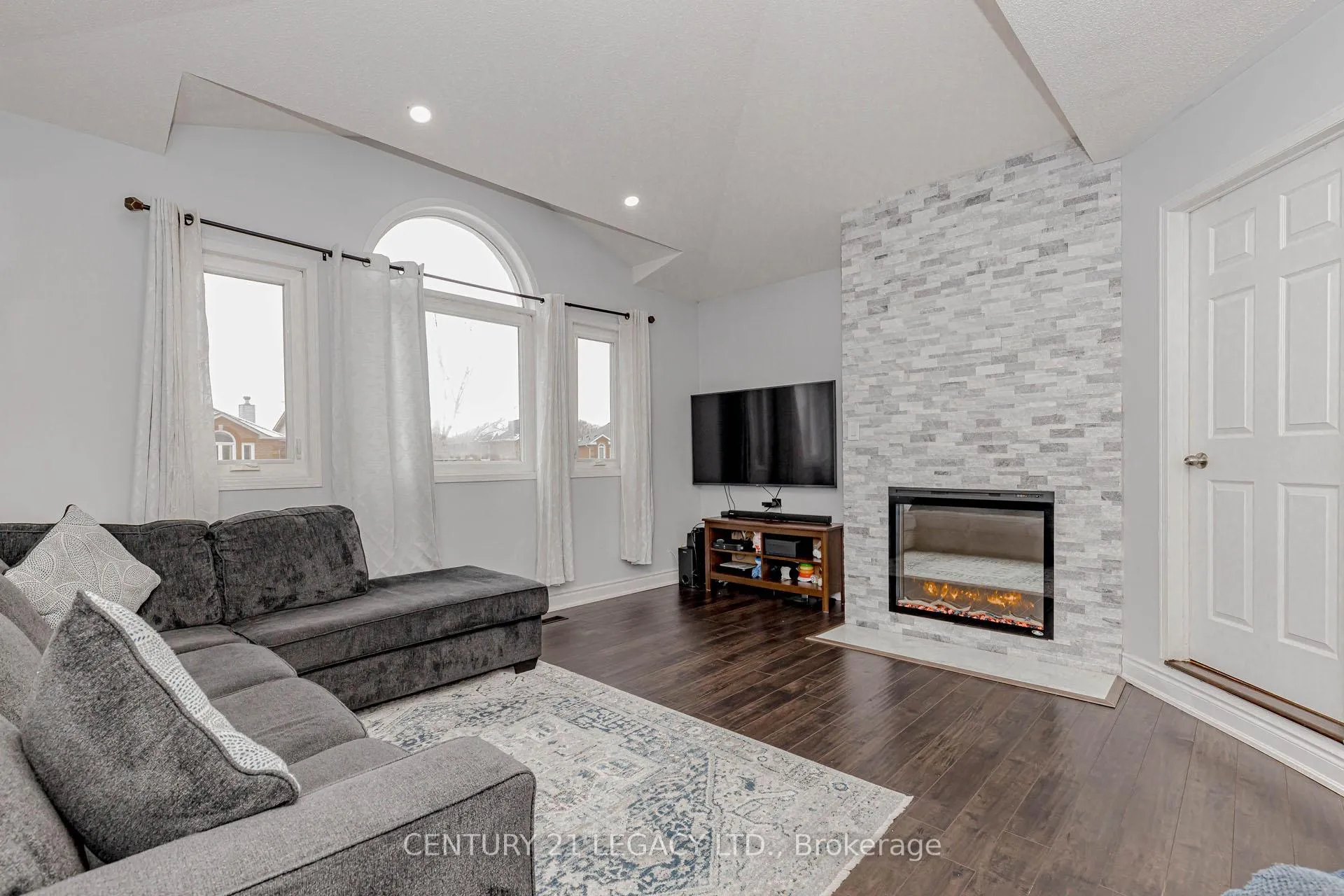 Photo 26 of 36 Valonia Drive, Brampton, Brampton North — HOMEH