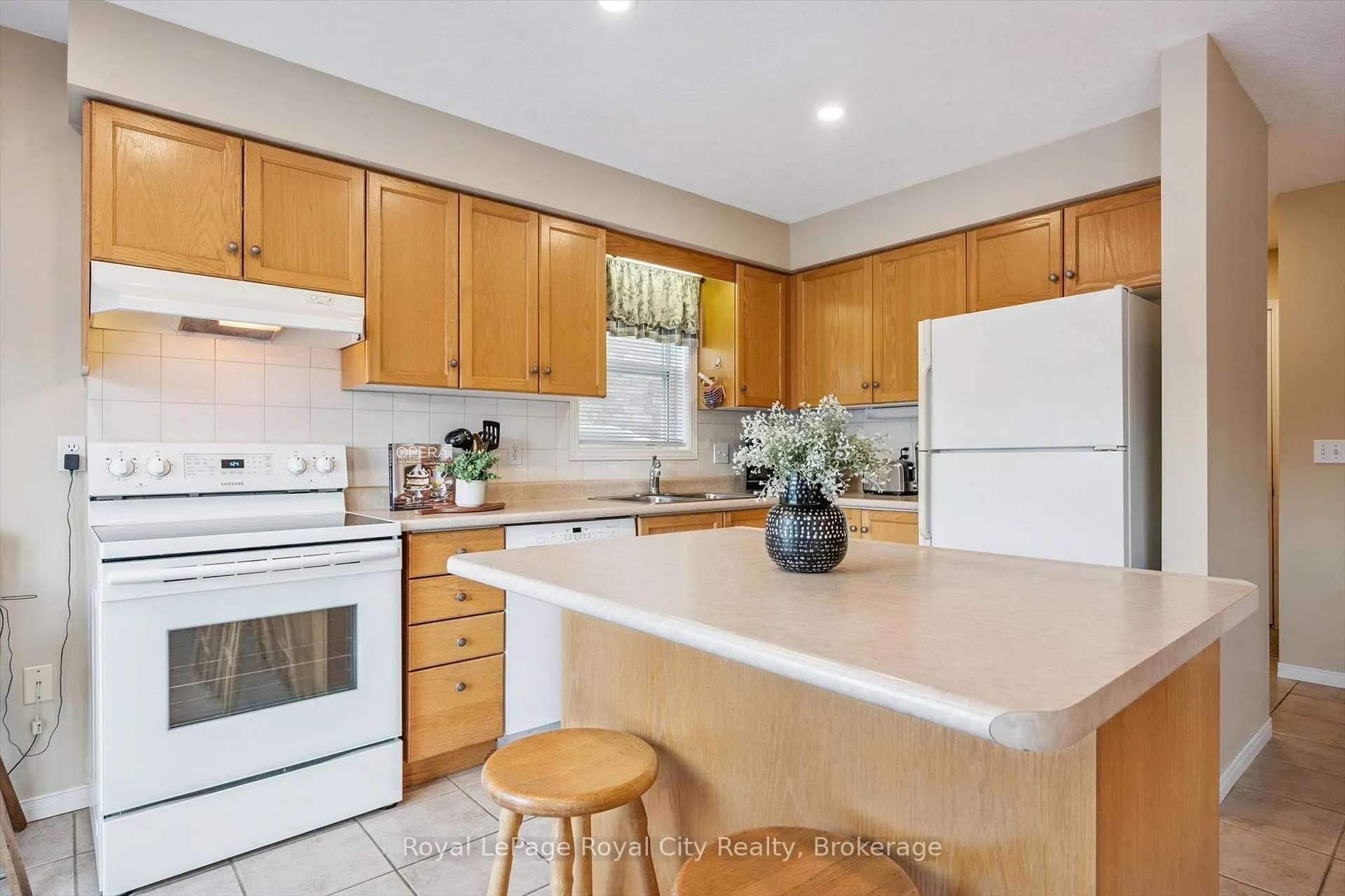 Photo 10 of 347 Starwood Drive, Guelph, Grange Road — HOMEH