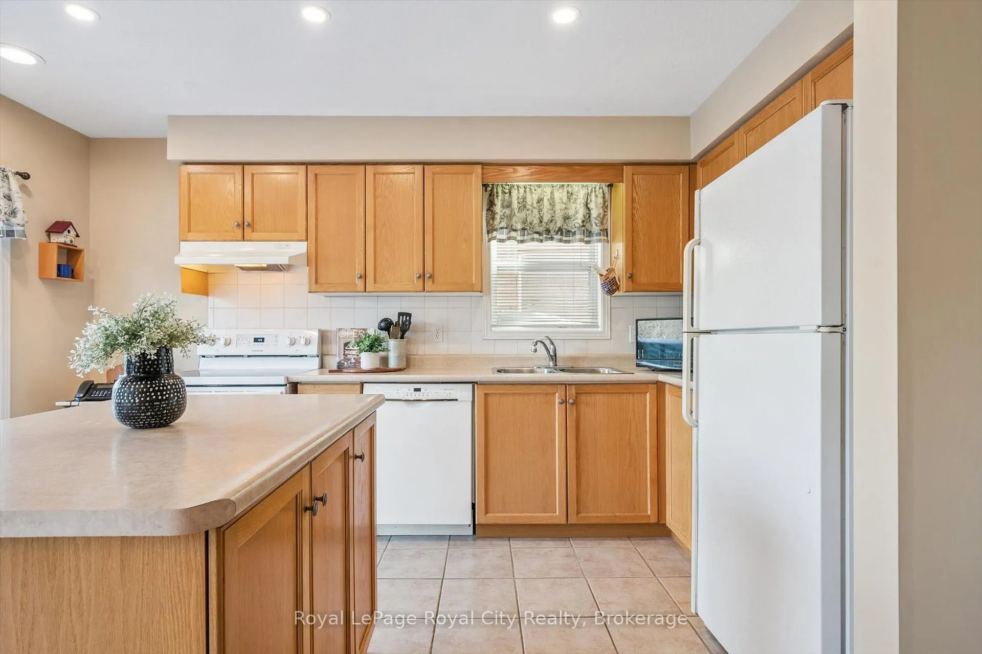 Photo 12 of 347 Starwood Drive, Guelph, Grange Road — HOMEH