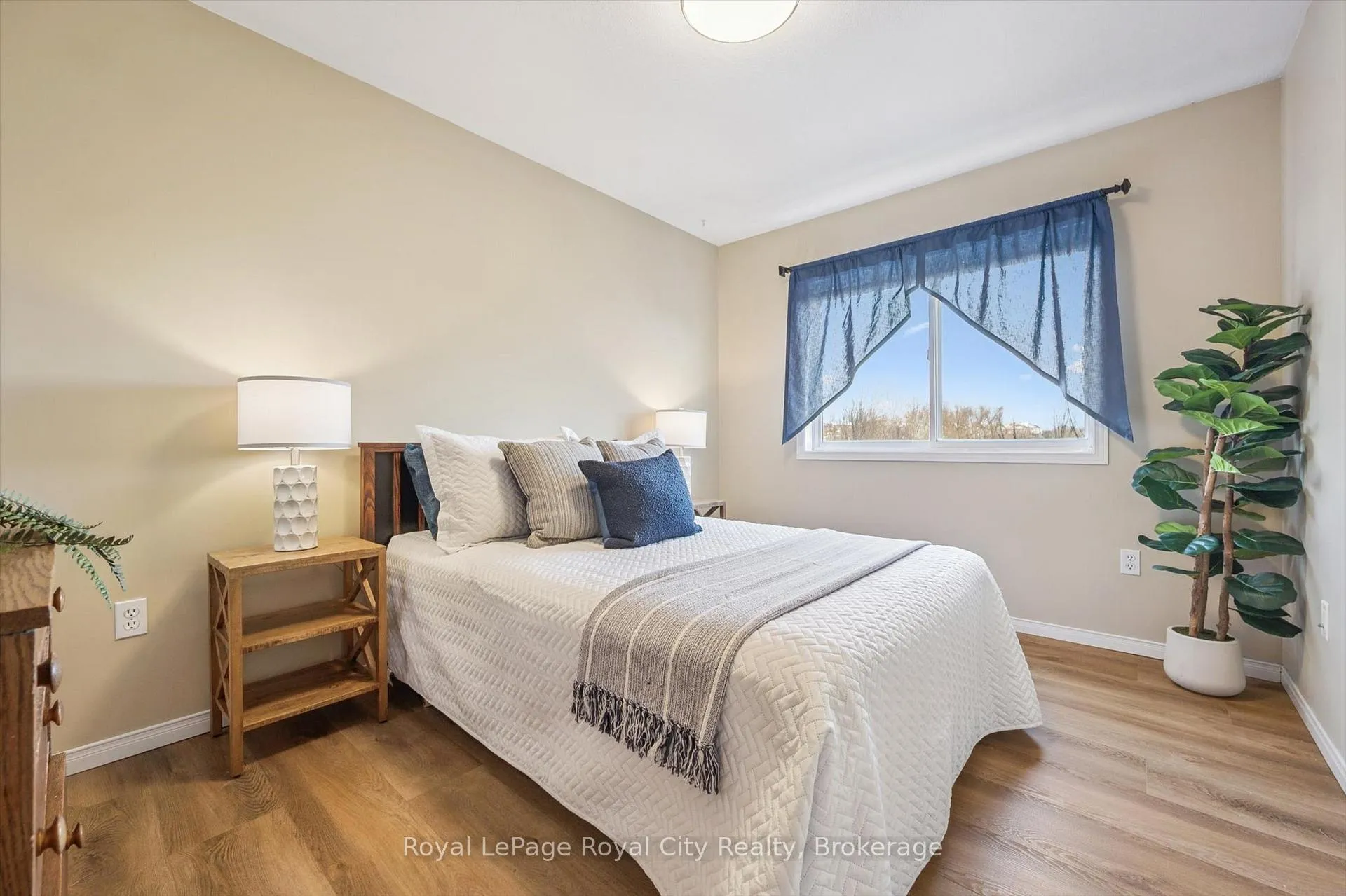 Photo 24 of 347 Starwood Drive, Guelph, Grange Road — HOMEH