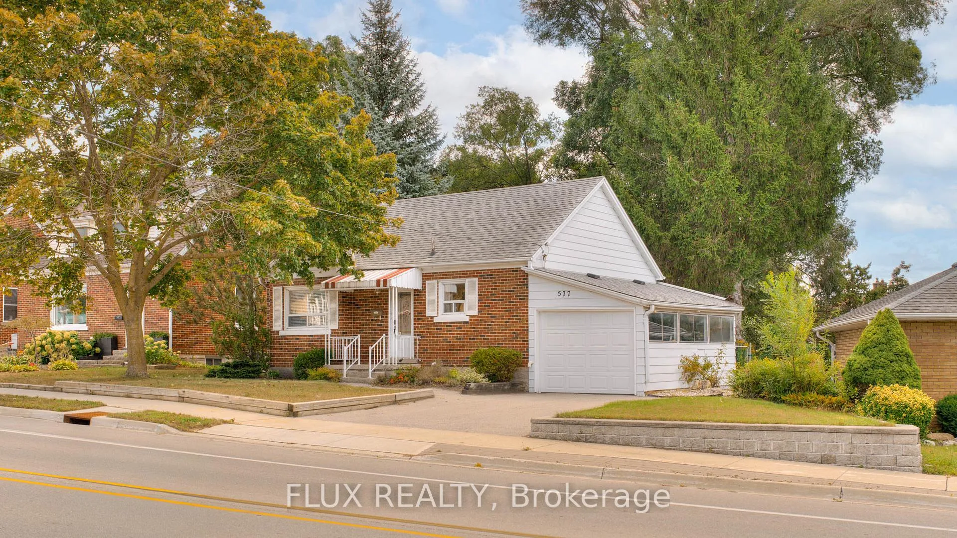 Photo 2 of 577 Stirling Avenue S, Kitchener — HOMEH