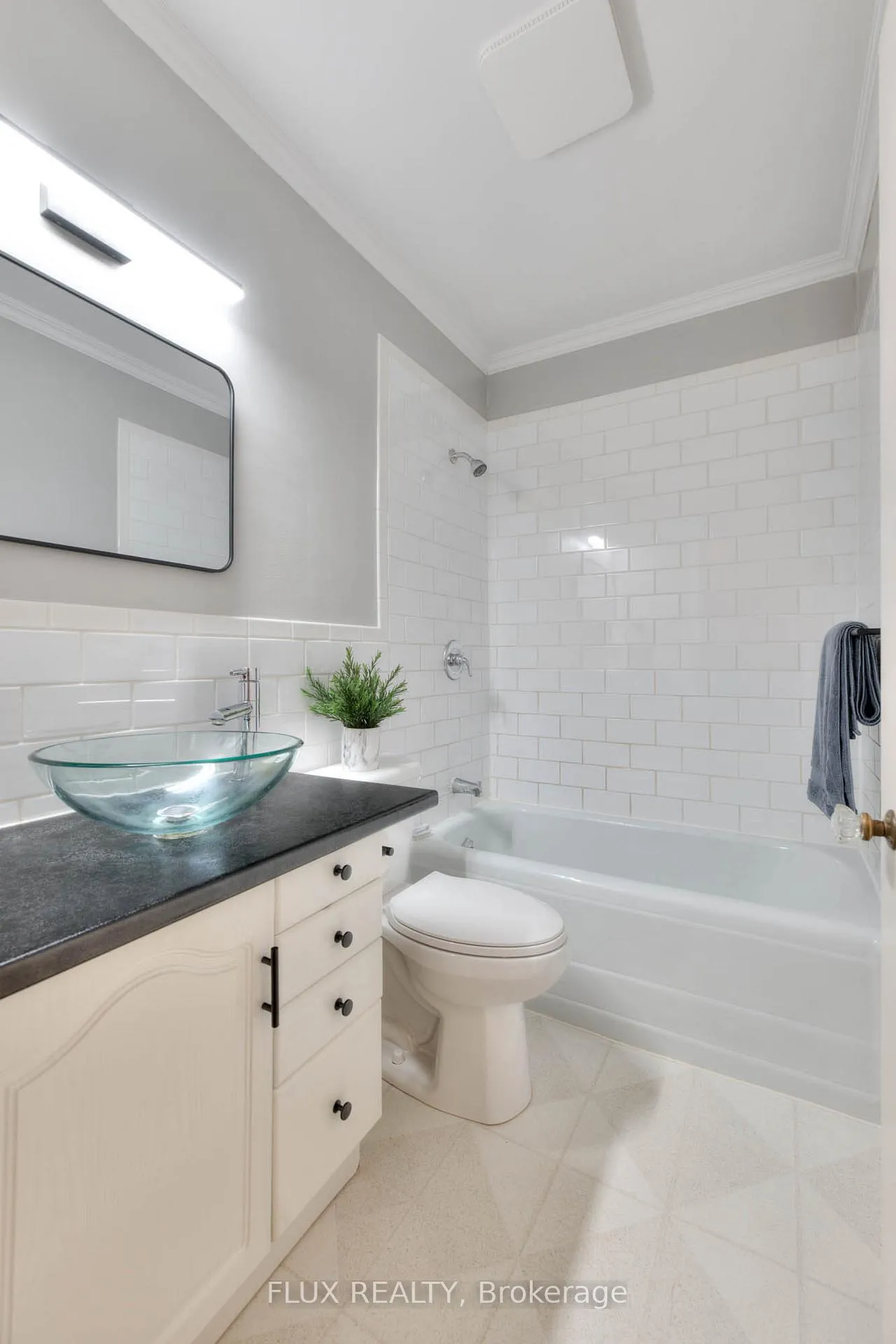 Photo 10 of 577 Stirling Avenue S, Kitchener — HOMEH