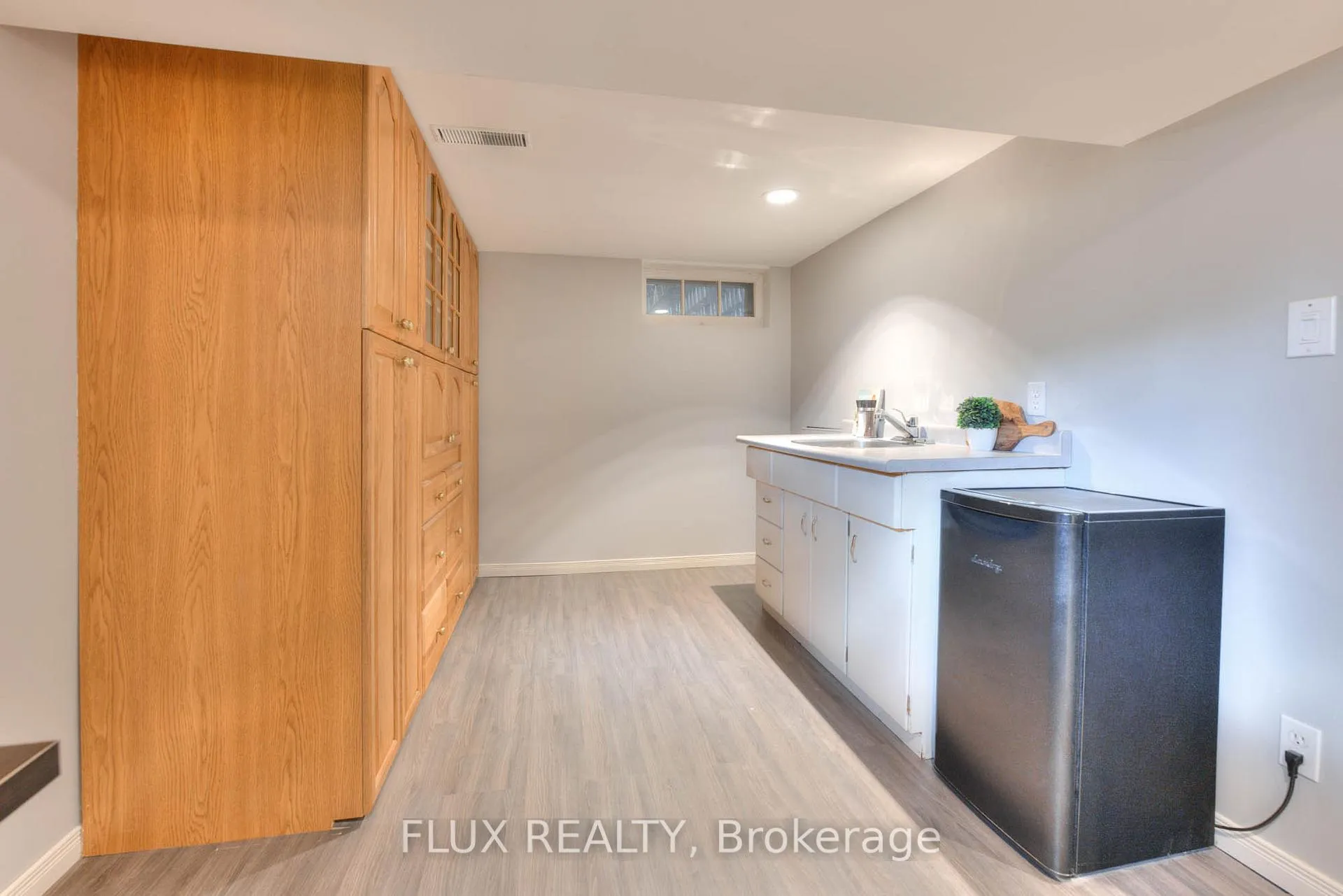 Photo 23 of 577 Stirling Avenue S, Kitchener — HOMEH