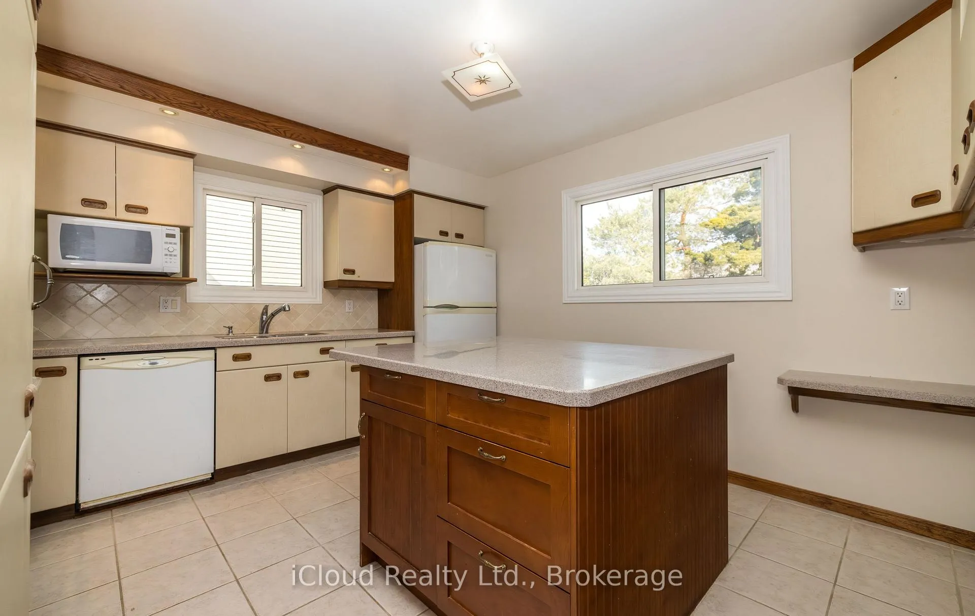 Photo 10 of 830 Syer Drive, Milton, Timberlea — HOMEH