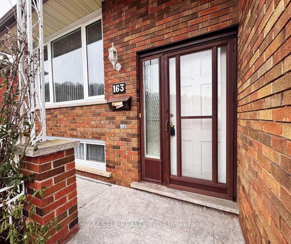 Photo 3 of 163 Marcella Crescent, Hamilton, Gershome — HOMEH