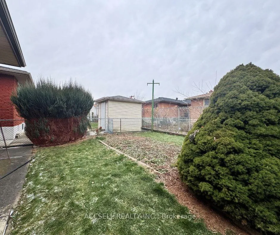 Photo 4 of 163 Marcella Crescent, Hamilton, Gershome — HOMEH