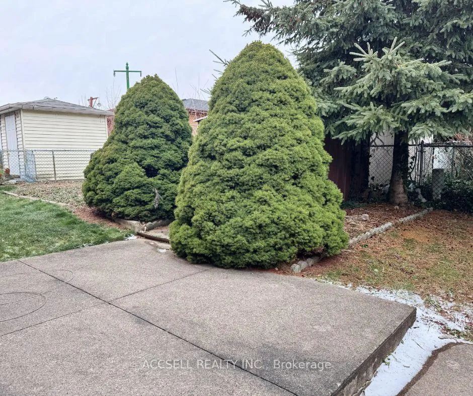 Photo 5 of 163 Marcella Crescent, Hamilton, Gershome — HOMEH