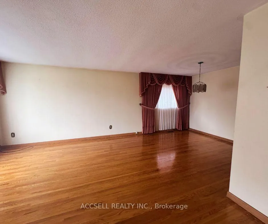 Photo 6 of 163 Marcella Crescent, Hamilton, Gershome — HOMEH
