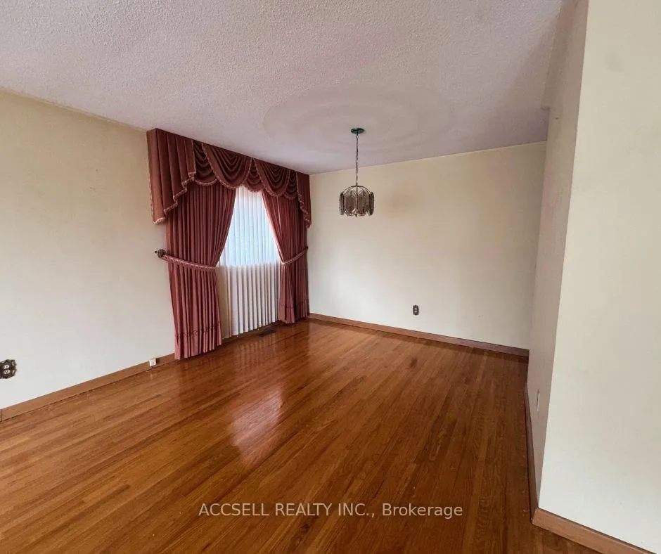 Photo 7 of 163 Marcella Crescent, Hamilton, Gershome — HOMEH