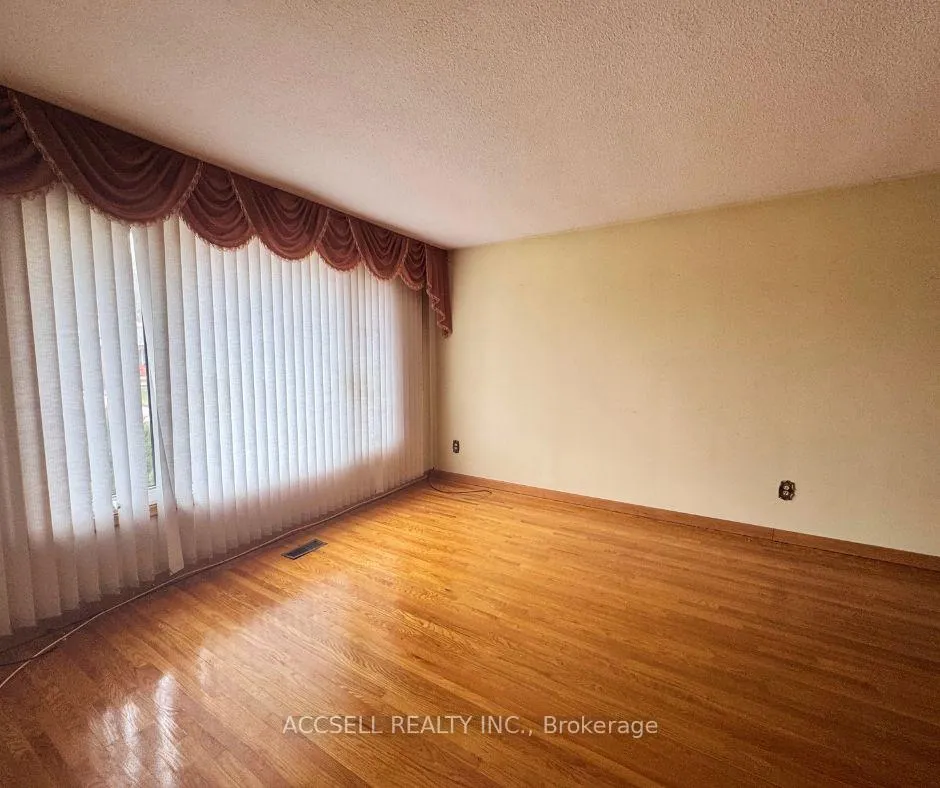 Photo 8 of 163 Marcella Crescent, Hamilton, Gershome — HOMEH