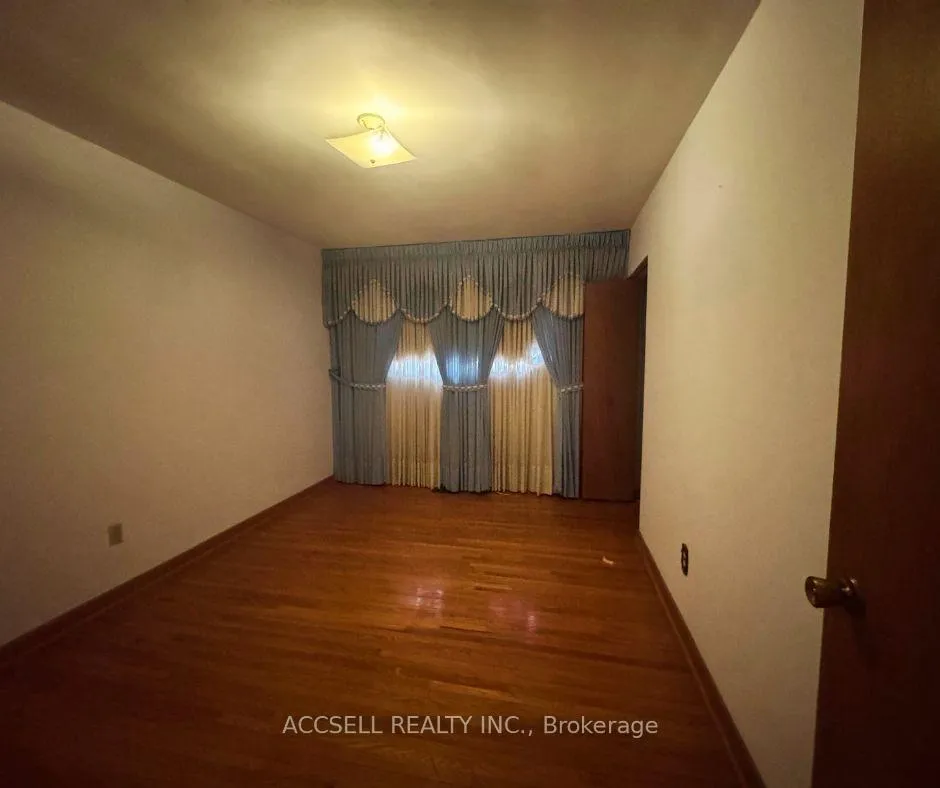 Photo 10 of 163 Marcella Crescent, Hamilton, Gershome — HOMEH