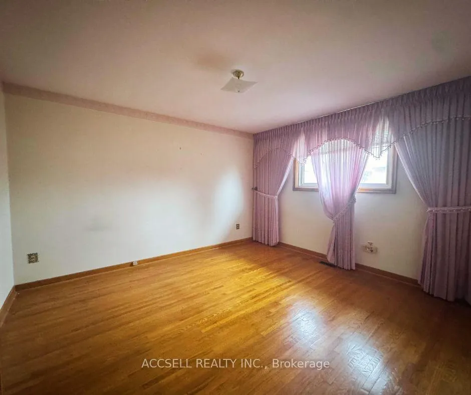 Photo 11 of 163 Marcella Crescent, Hamilton, Gershome — HOMEH
