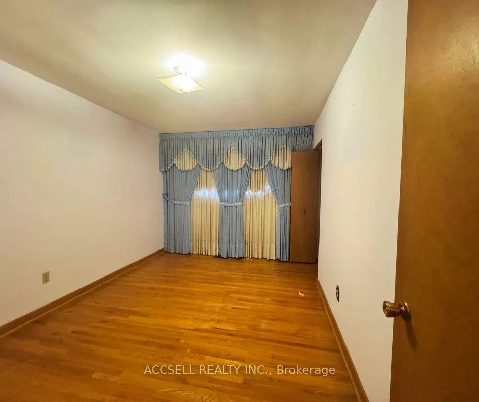 Photo 12 of 163 Marcella Crescent, Hamilton, Gershome — HOMEH
