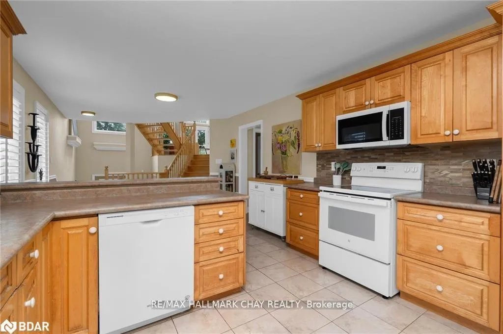 Photo 9 of 19 Constance Boulevard, Wasaga Beach — HOMEH