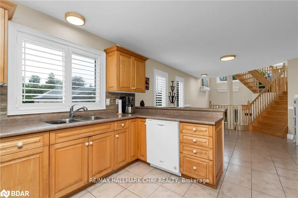 Photo 10 of 19 Constance Boulevard, Wasaga Beach — HOMEH