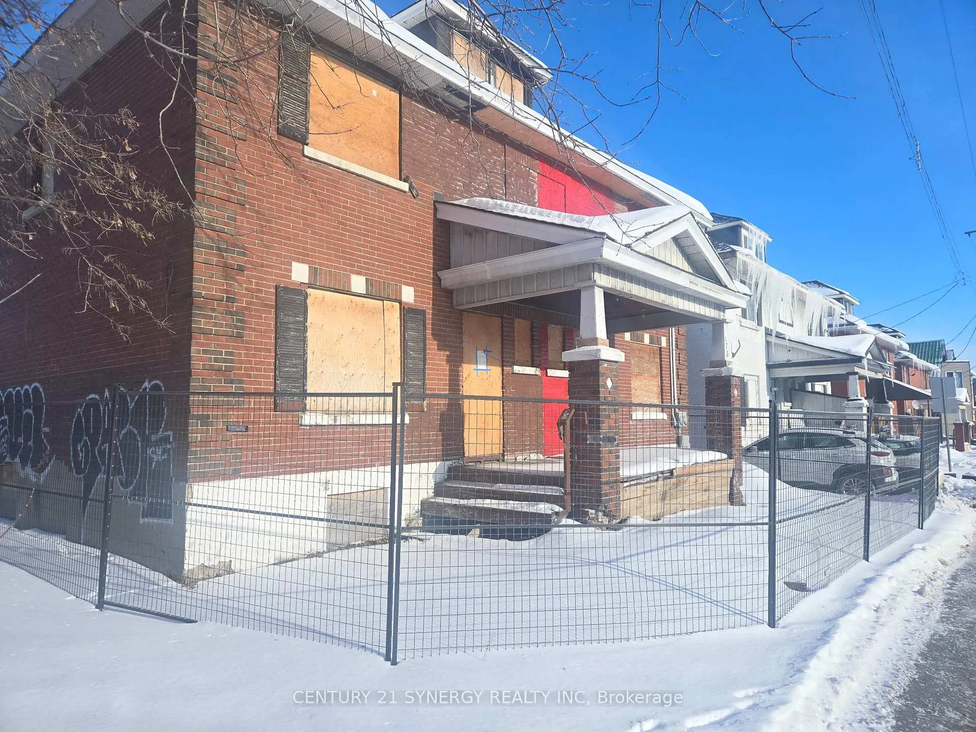 Front of 475 Catherine Street