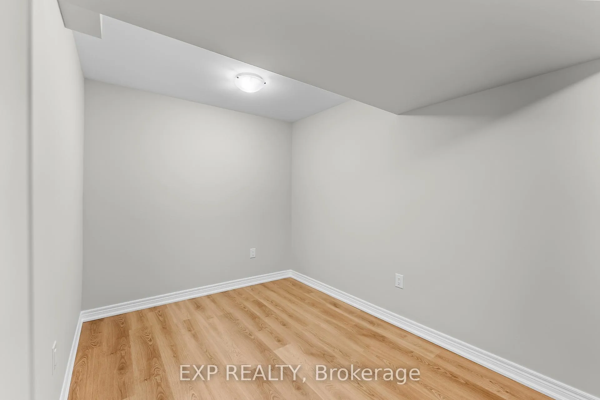 Photo 37 of 8329 Atack Court, Niagara Falls, Ascot — HOMEH